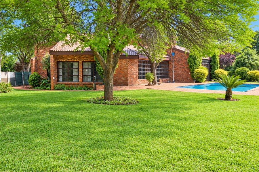3 Bedroom Property for Sale in Flamwood North West
